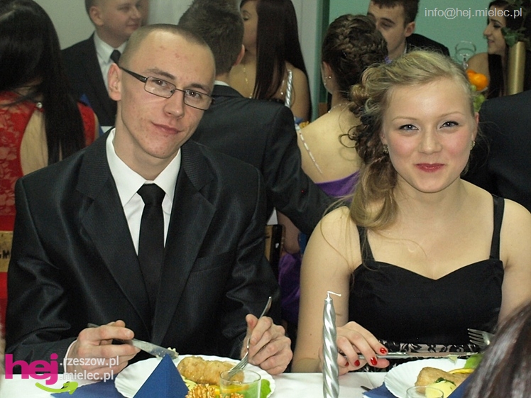 Studniówka w Zespole Szkół imienia Groszkowskiego - część 2