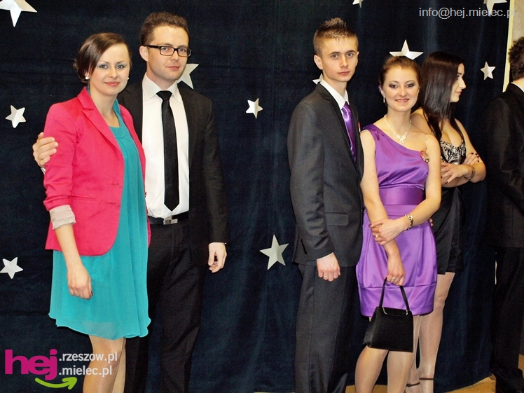 Studniówka w Zespole Szkół imienia Groszkowskiego - część 2