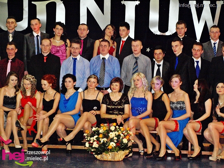 Studniówka w Zespole Szkół imienia Groszkowskiego - część 2