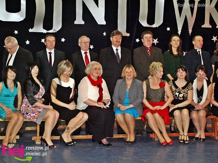 Studniówka w Zespole Szkół imienia Groszkowskiego - część 2