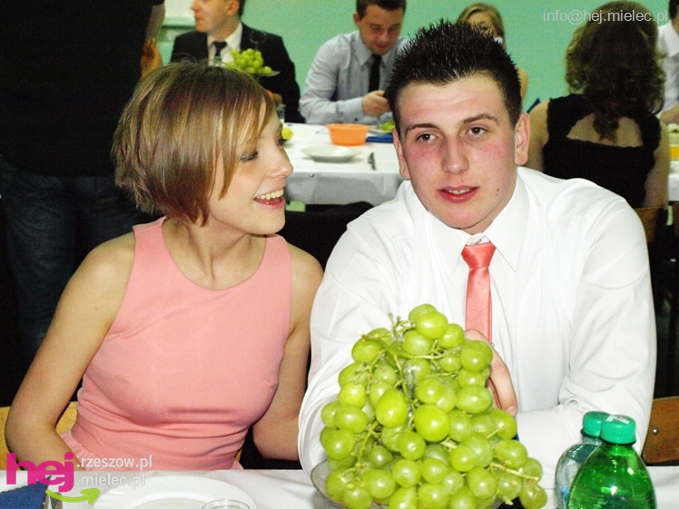 Studniówka w Zespole Szkół imienia Groszkowskiego - część 2