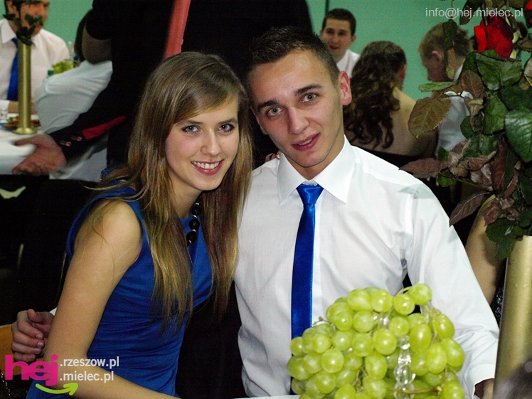 Studniówka w Zespole Szkół imienia Groszkowskiego - część 2