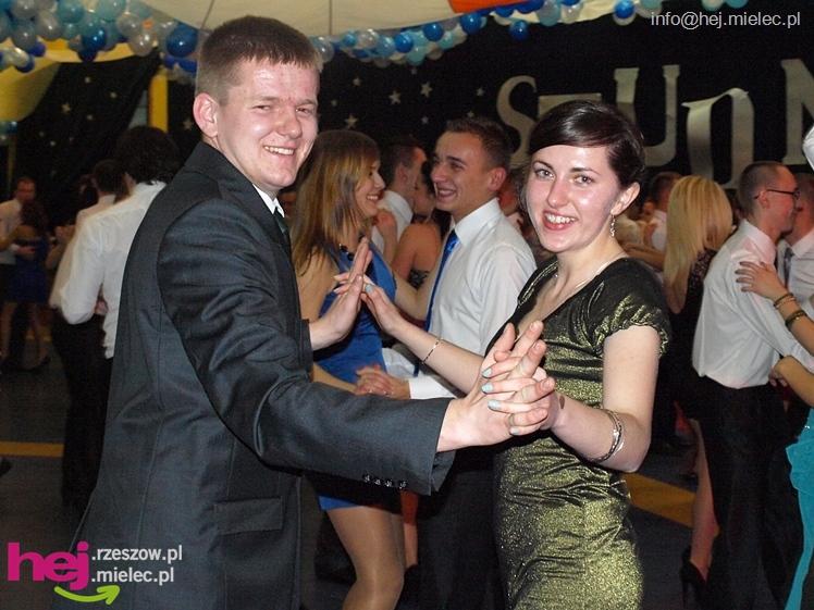 Studniówka w Zespole Szkół imienia Groszkowskiego - część 2