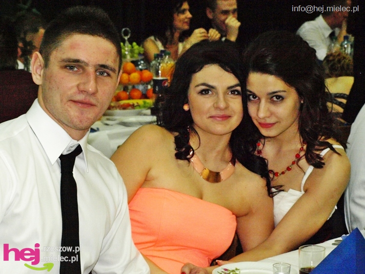 Studniówka w Zespole Szkół imienia Groszkowskiego - część 2