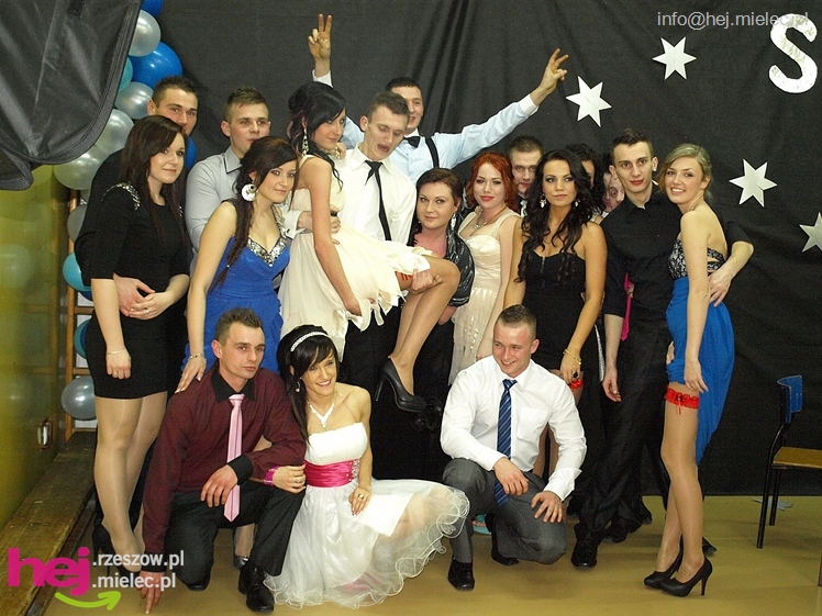 Studniówka w Zespole Szkół imienia Groszkowskiego - część 2