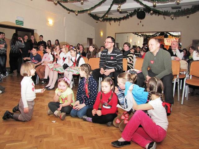 W Chorzelowie również zagrali dla dzieci i seniorów