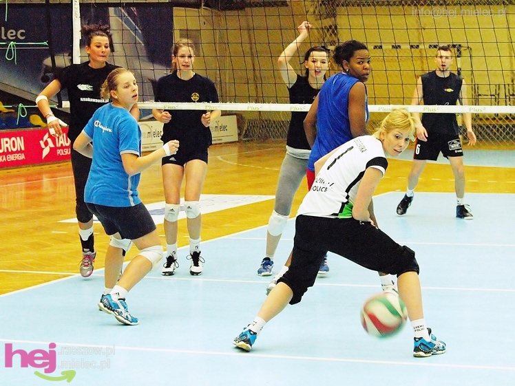 Trening siatkarek Stali Mielec