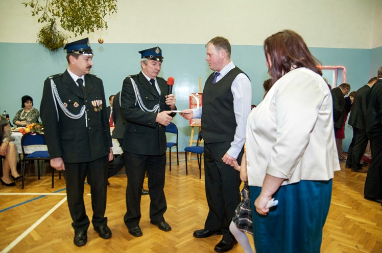 Bal Charytatywny dla Karolinki Cisło z Malinia. Zabawa, kwesta, licytacje