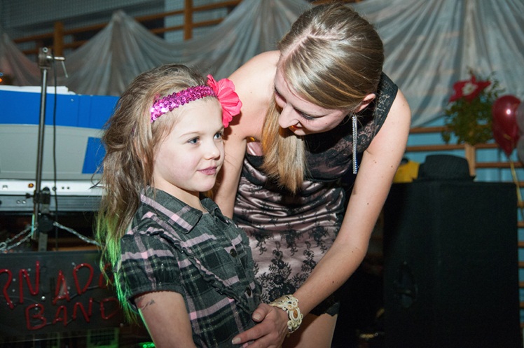 Bal Charytatywny dla Karolinki Cisło z Malinia. Zabawa, kwesta, licytacje