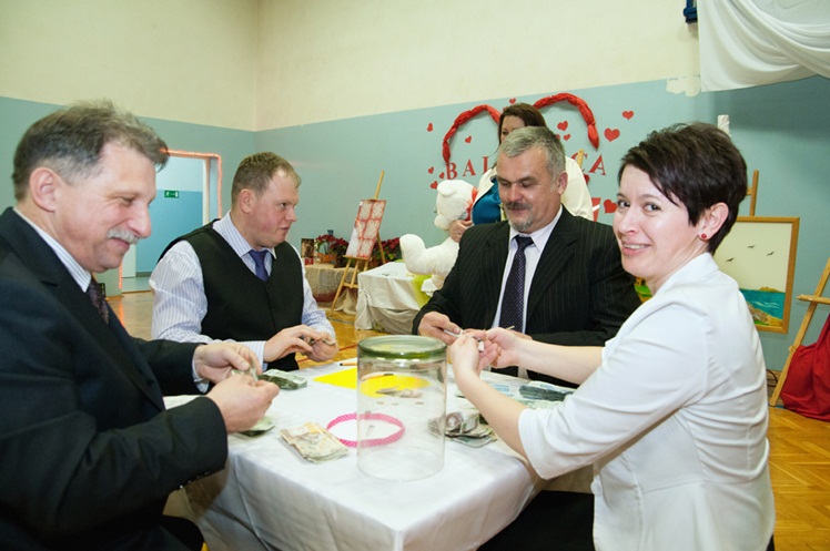 Bal Charytatywny dla Karolinki Cisło z Malinia. Zabawa, kwesta, licytacje