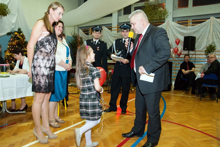 Bal Charytatywny dla Karolinki Cisło z Malinia. Zabawa, kwesta, licytacje