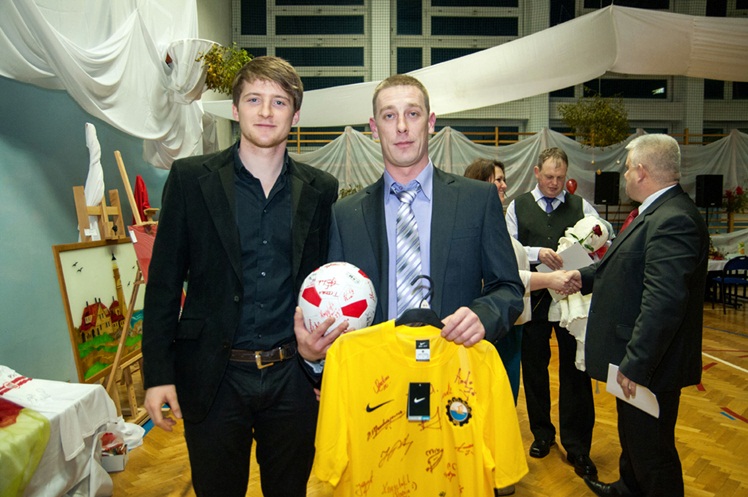 Bal Charytatywny dla Karolinki Cisło z Malinia. Zabawa, kwesta, licytacje