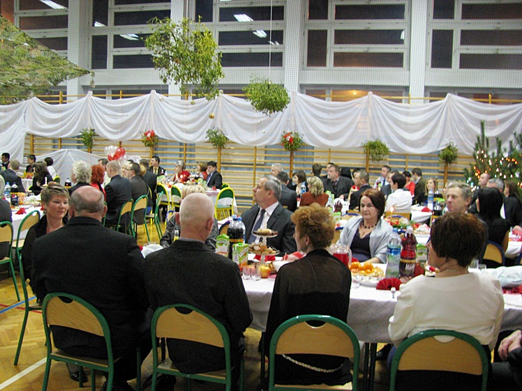 Bal Charytatywny dla Karolinki Cisło z Malinia. Zabawa, kwesta, licytacje