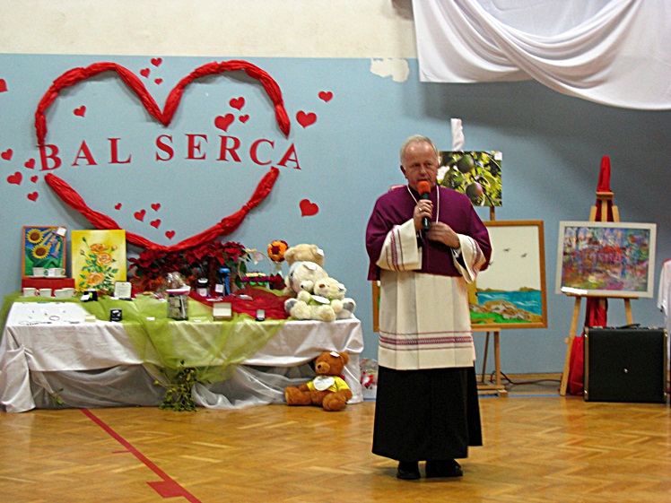 Bal Charytatywny dla Karolinki Cisło z Malinia. Zabawa, kwesta, licytacje