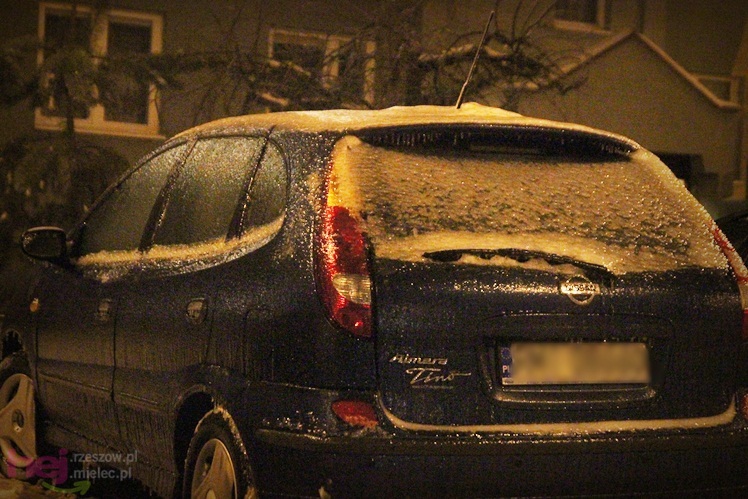 Takiej gołoledzi nie było przez lata. Chodniki jak szklanka
