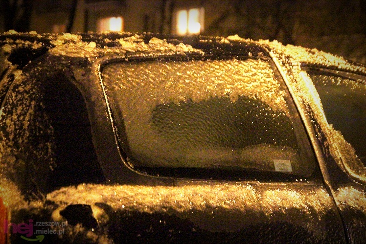 Takiej gołoledzi nie było przez lata. Chodniki jak szklanka