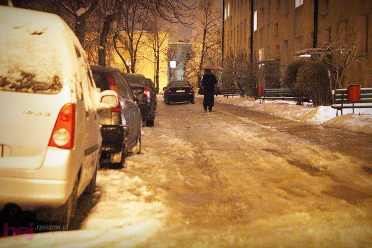 Takiej gołoledzi nie było przez lata. Chodniki jak szklanka
