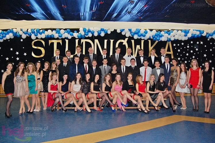 Studniówkowa zabawa w V Liceum Ogólnokształcącym i Szkole Mistrzostwa Sportowego - część 2