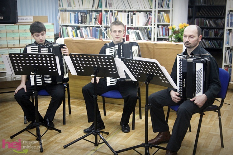 Pierwszy mielecki rocznik literacki ?Artefakty? wydany
