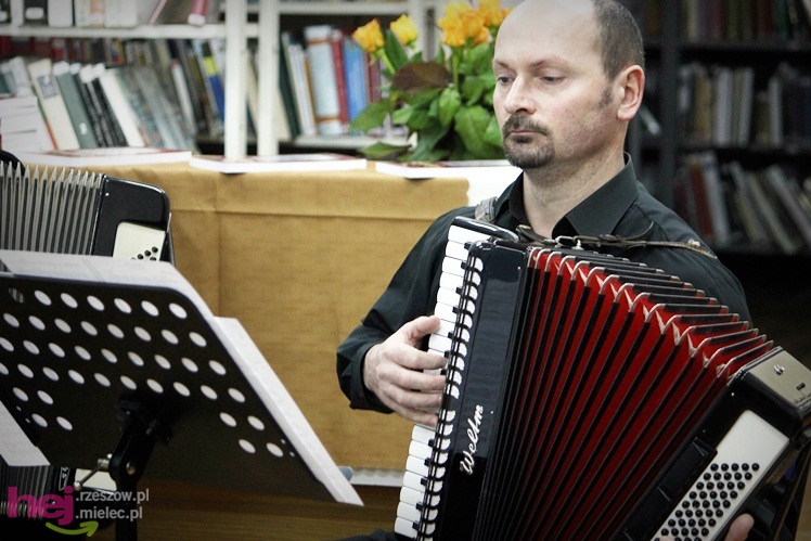 Pierwszy mielecki rocznik literacki ?Artefakty? wydany