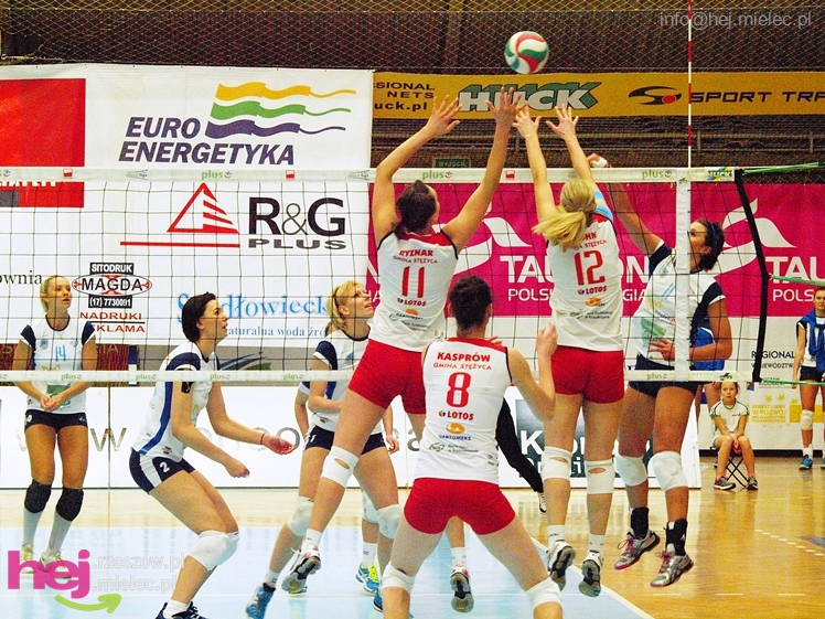Siatkarki uległy Wieżycy 2011 Stężyca