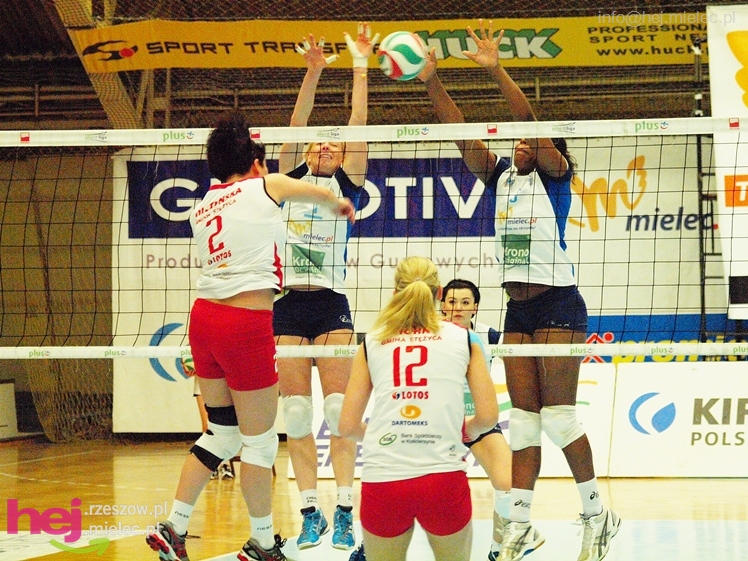 Siatkarki uległy Wieżycy 2011 Stężyca