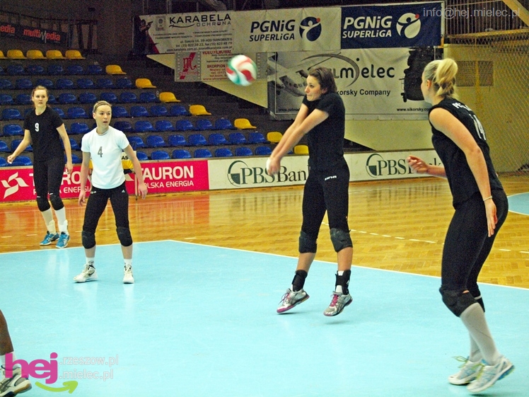 Sparing siatkarek Stali z Białorusinkami