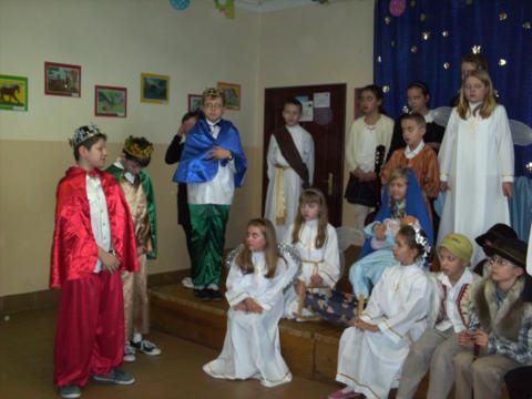 Babcie, dziadkowie spotkali się z wnukami. W Podleszanach