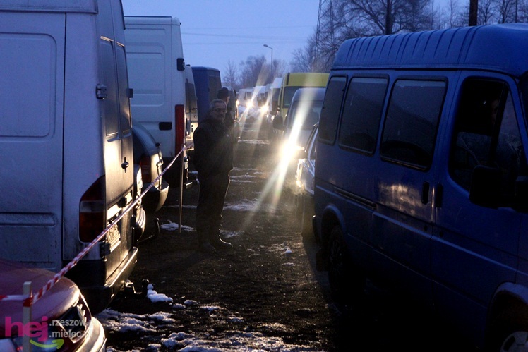 Bazar przeniesiony. Pierwszy dzień handlu na placu przy ul. Sportowej