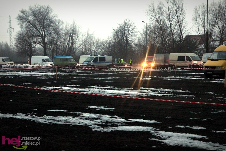 Bazar przeniesiony. Pierwszy dzień handlu na placu przy ul. Sportowej