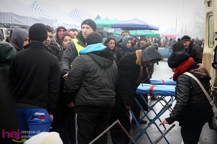 Bazar przeniesiony. Pierwszy dzień handlu na placu przy ul. Sportowej