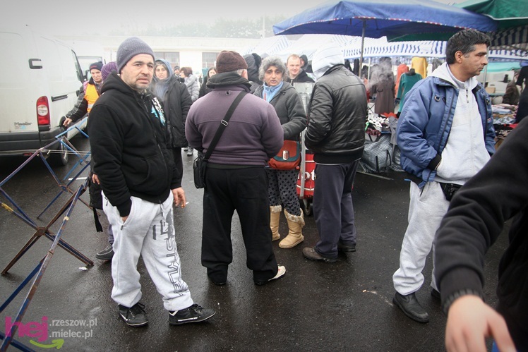 Bazar przeniesiony. Pierwszy dzień handlu na placu przy ul. Sportowej