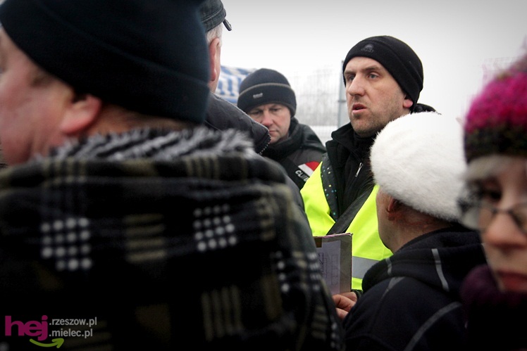 Bazar przeniesiony. Pierwszy dzień handlu na placu przy ul. Sportowej