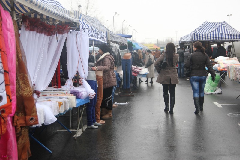 Bazar przeniesiony. Pierwszy dzień handlu na placu przy ul. Sportowej