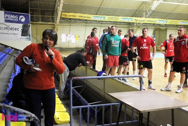 Mecz charytatywny dla Karolinki z Malinia - część I
