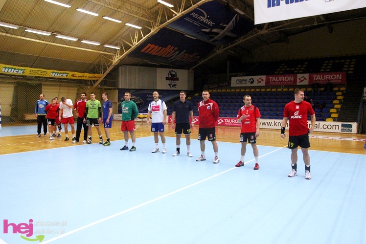 Mecz charytatywny dla Karolinki z Malinia - część I