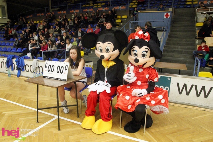 Mecz charytatywny dla Karolinki z Malinia - część I