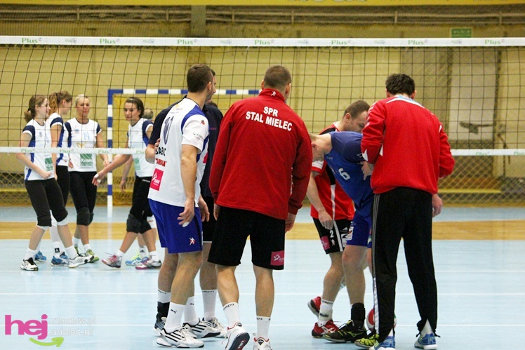 Mecz charytatywny dla Karolinki z Malinia - część I