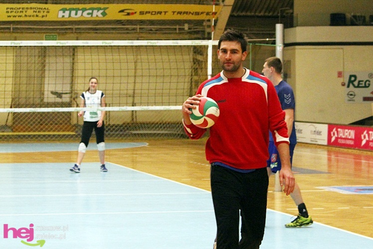 Mecz charytatywny dla Karolinki z Malinia - część I