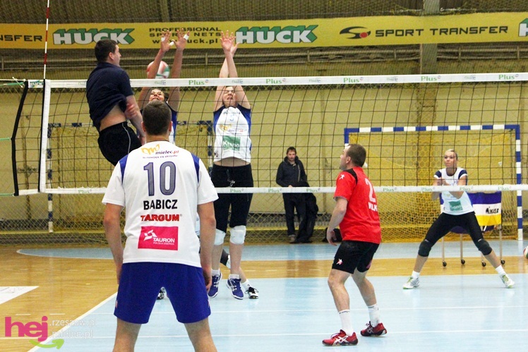 Mecz charytatywny dla Karolinki z Malinia - część I