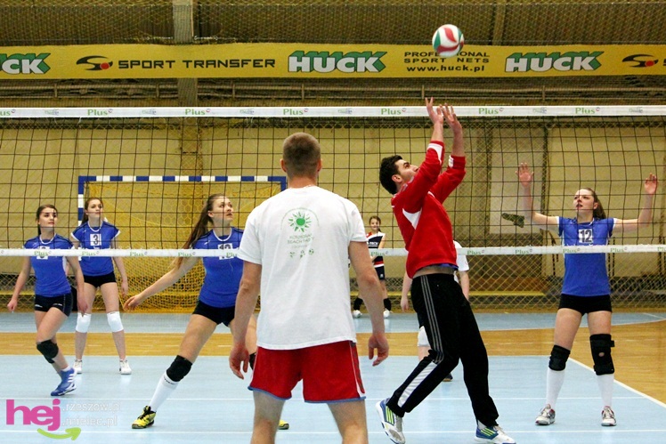 Mecz charytatywny dla Karolinki z Malinia - część I