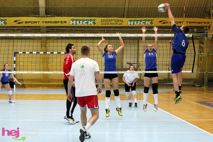 Mecz charytatywny dla Karolinki z Malinia - część I