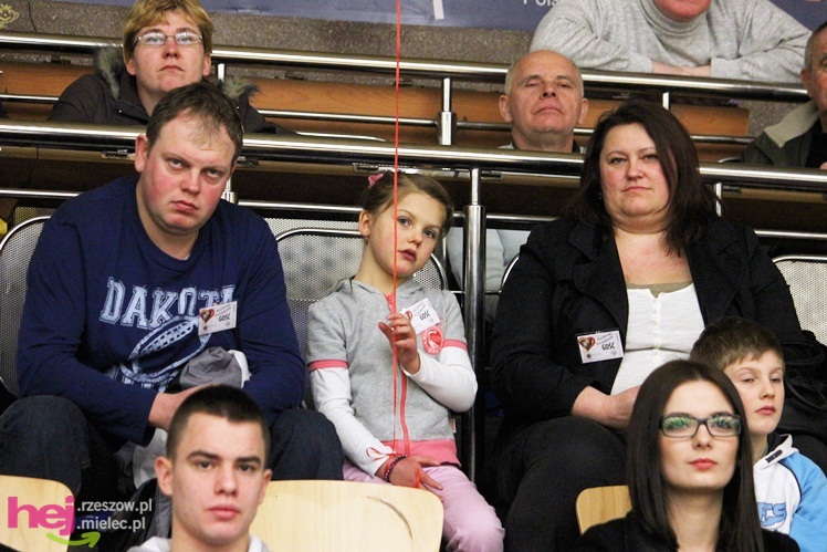 Mecz charytatywny dla Karolinki z Malinia - część I