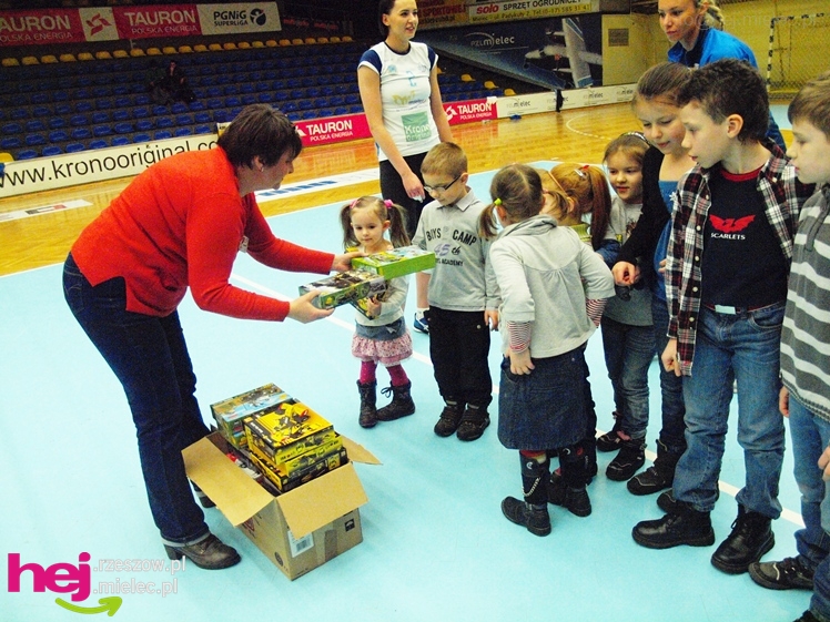 Mecz charytatywny dla Karolinki z Malinia - część II