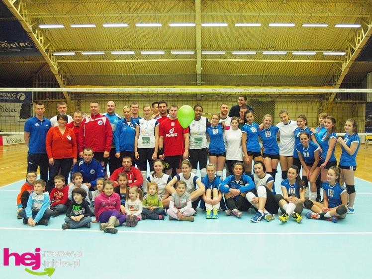 Mecz charytatywny dla Karolinki z Malinia - część II