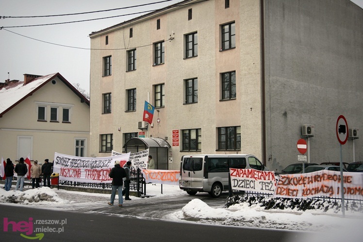 Wójt radnych nie przekonał. Szkoła w Rydzowie zlikwodowana nie będzie