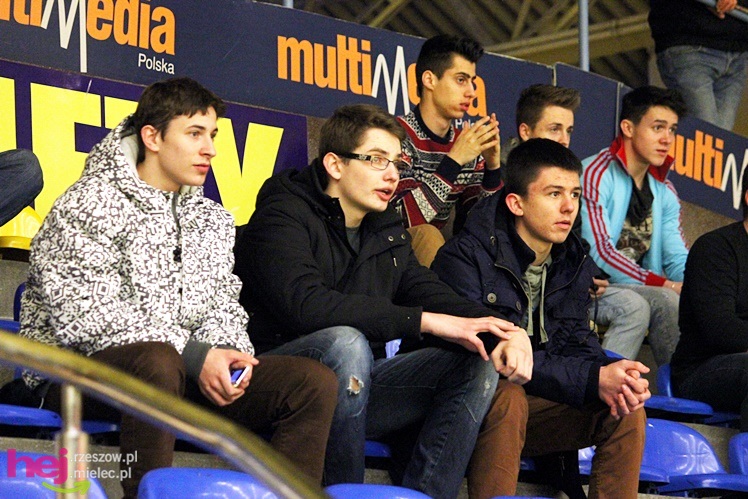Mistrzostwa Polski U-16 w futsalu w Mielcu - DZIEŃ I