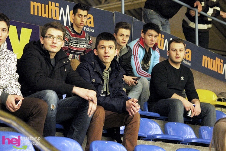 Mistrzostwa Polski U-16 w futsalu w Mielcu - DZIEŃ I