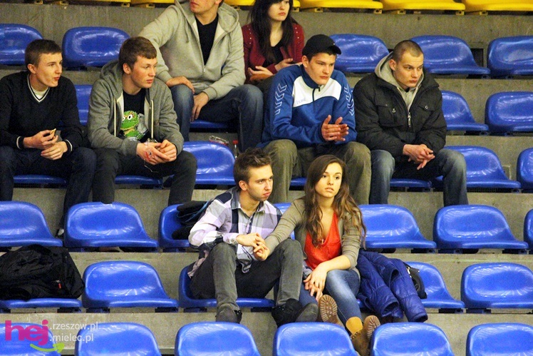 Mistrzostwa Polski U-16 w futsalu w Mielcu - DZIEŃ I