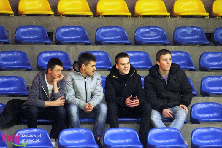 Mistrzostwa Polski U-16 w futsalu w Mielcu - DZIEŃ I